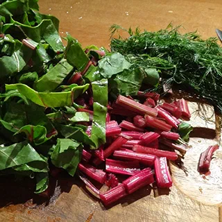 Киш со свеклой (Beet Greens and Beet Quiche)