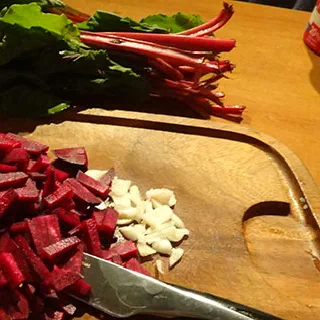 Киш со свеклой (Beet Greens and Beet Quiche)