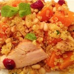 Тыква с киноа, курицей и клюквой