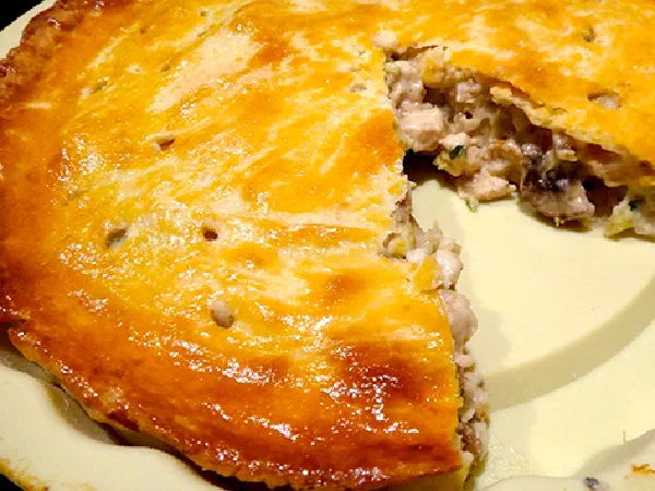 Английский пирог с цыплёнком, грибами и чеддером (Chicken and mushroom pie with cheddar)