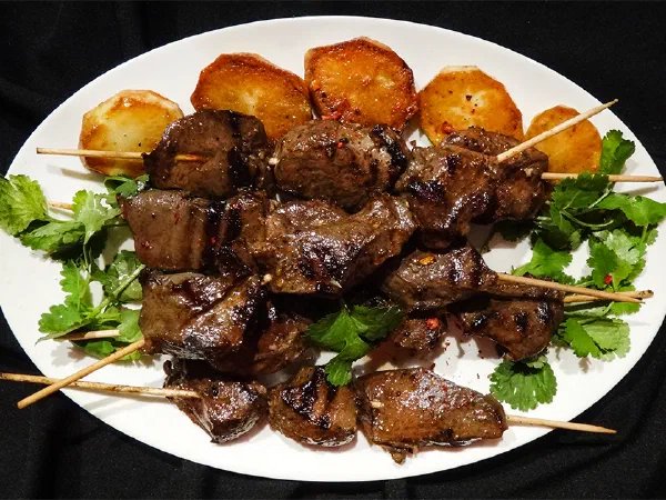 Антикучос де корасон – жареное сердце (Grilled Beef Heart – Peruvian Anticuchos de Corazon)