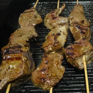 Антикучос де корасон – жареное сердце (Grilled Beef Heart – Peruvian Anticuchos de Corazon)