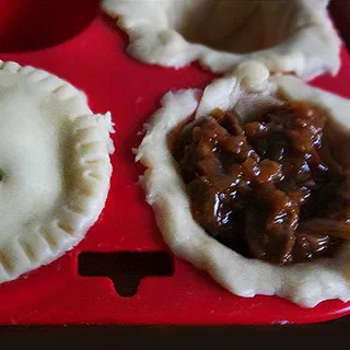 Австралийский плавающий пирог - поплавок (Aussie Pie Floater)
