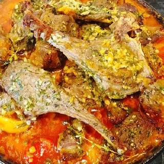 Бараньи котлетки запеченные с овощами