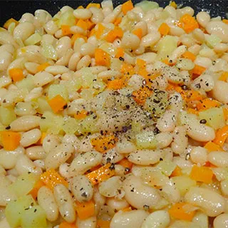 Белая фасоль с оливковым маслом (Fasulye Pilaki)