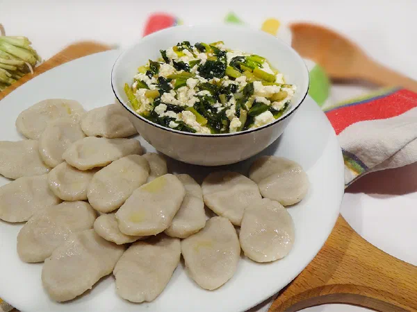 Черемша с творогом и ахьар галнаш (Ramson, Cottage Cheese and Chechen Corn Galnash)
