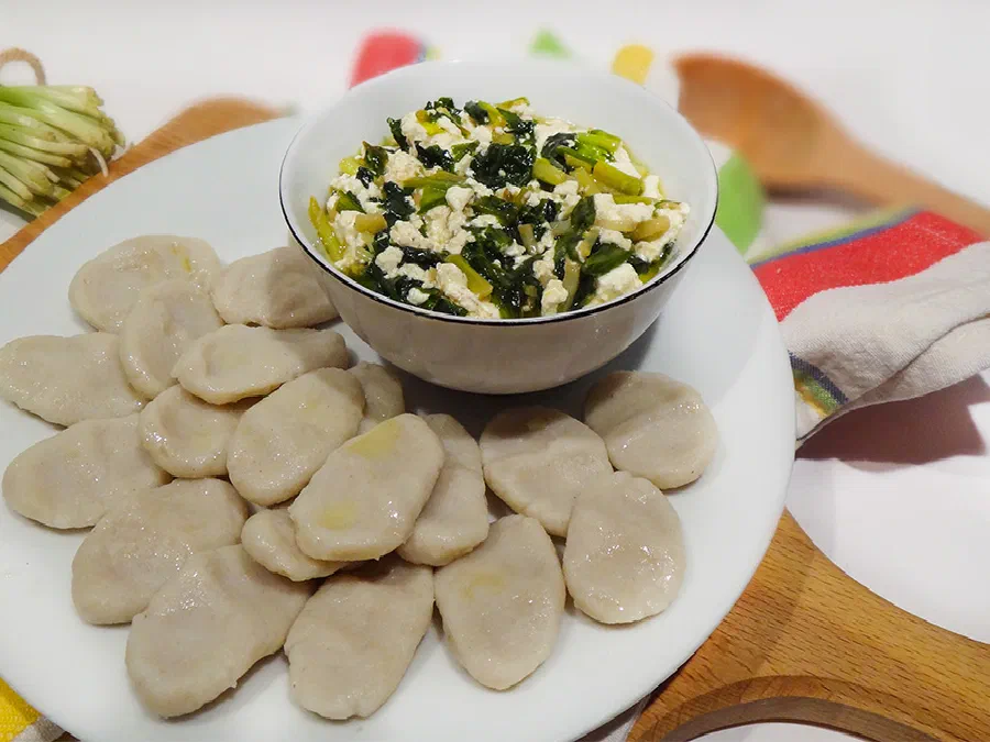 Черемша с творогом и ахьар галнаш (Ramson, Cottage Cheese and Chechen Corn Galnash)