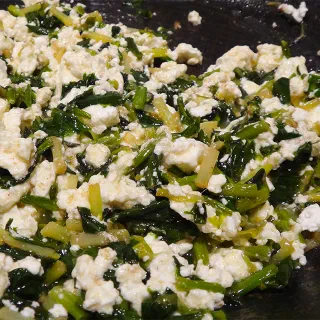 Черемша с творогом и ахьар галнаш (Ramson, Cottage Cheese and Chechen Corn Galnash)