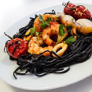 Черная паста с морепродуктами (Pasta Nera ai Frutti di Mare)