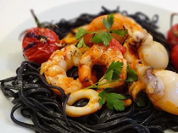 Черная паста с морепродуктами (Pasta Nera ai Frutti di Mare)