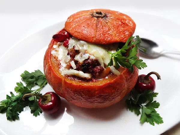 Чили в мини-тыквах с чеддером (Chile Mini Pumpkin with Cheddar Cheese)