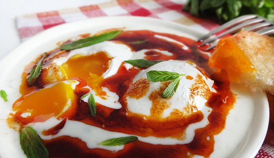 Чылбыр – яйца пашот по-турецки (Poached Egg: Chilbir – ??lb?r)