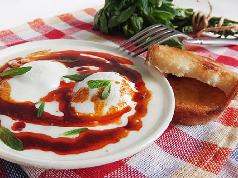Чылбыр – яйца пашот по-турецки (Poached Egg: Chilbir )