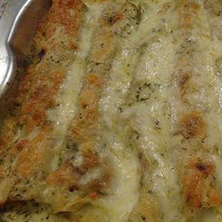 Энчиладас в сливочном соусе (Chicken Enchiladas in Cream Sauce)