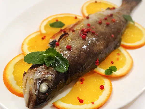 Форель с мятой, апельсиновым мармеладом, розовым перцем (Trout with Mint, Orange Marmalade, Rose Pepper)