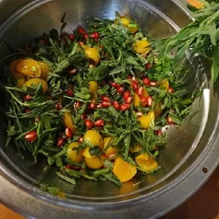 Форель с гранатом, тархуном и алычой