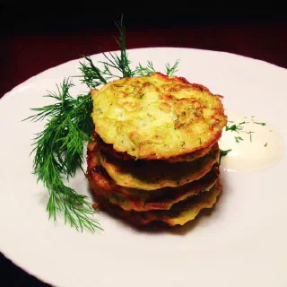 Фриттеры: цуккини и фета (Zucchini Fritters with Feta)