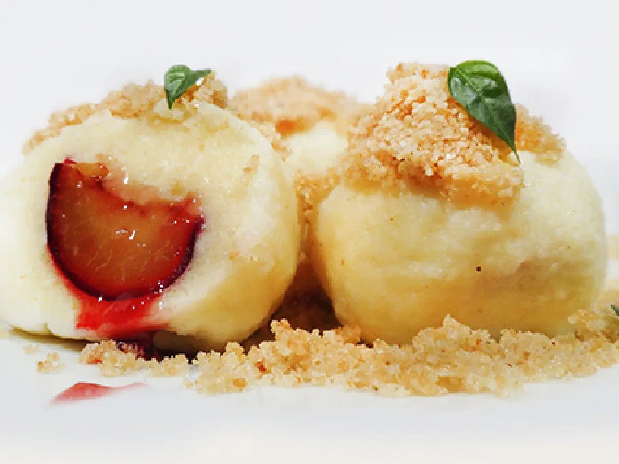 Гомбовцы закарпатские (Ukrainian Hоmbovci with Cottage Cheese and Plum)