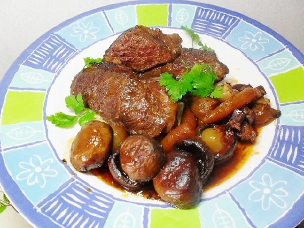 Говядина по-бургундски (Boeuf Bourguignon)