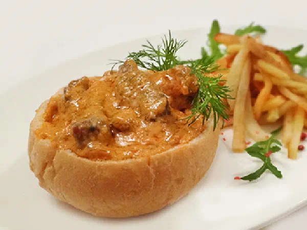 Говядина по-строгановски или бефстроганов ( Beef Stroganoff)
