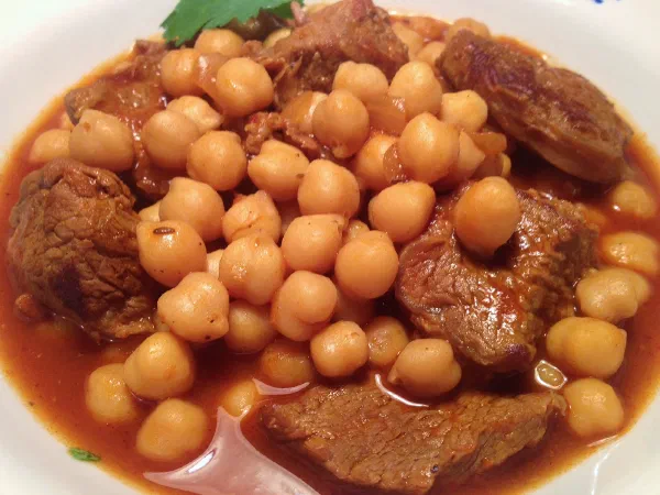 Говядина с нутом (Beef with Chickpeas)