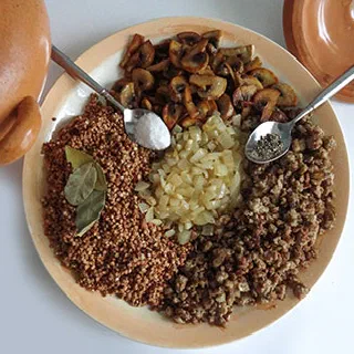 Гречка в печке с мясом и грибами (Russian Buckwheat Porridge, Meat, Mushrooms in Clay Pot)