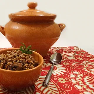 Гречка в печке с мясом и грибами (Russian Buckwheat Porridge, Meat, Mushrooms in Clay Pot)