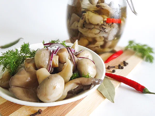 Грибы маринованные суточные (Marinated Mushrooms)