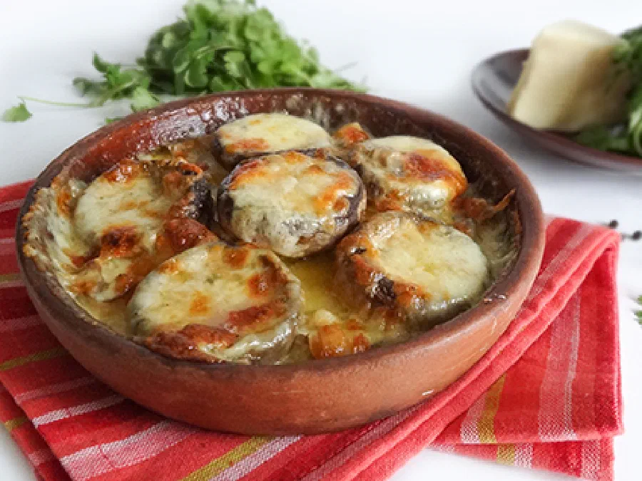Грибы с сулугуни на кеци (Mushrooms, Sulguni Cheese in Clay Pots )