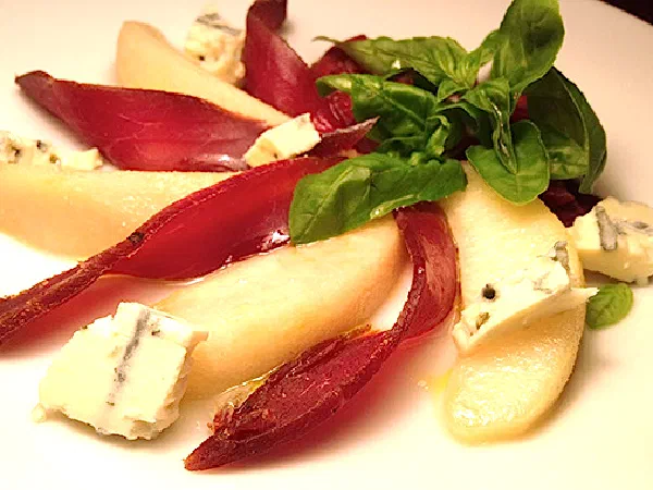 Груши, брезаола и голубой сыр (Pear, Blue Cheese and Bresaola)
