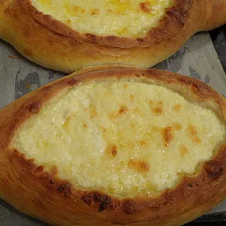 Хачапури по-аджарски (Adjaruli Khachapuri)