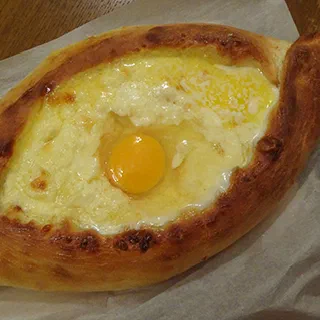 Хачапури по-аджарски (Adjaruli Khachapuri)