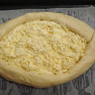 Хачапури по-аджарски (Adjaruli Khachapuri)