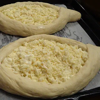 Хачапури по-аджарски (Adjaruli Khachapuri)
