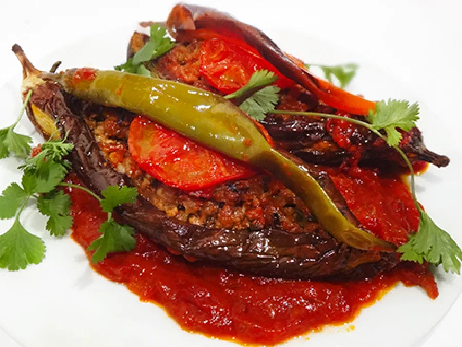 Карныярык – фаршированные баклажаны (Karniyarik – Stuffed Eggplants)