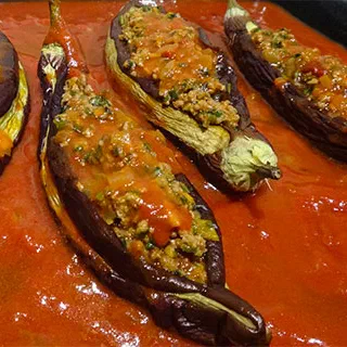 Карныярык – фаршированные баклажаны (Karniyarik – Stuffed Eggplants)