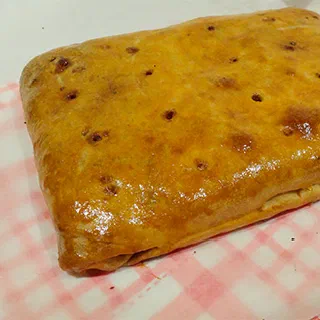 Катлама – татарский пирог с кортом (Tatar Cake with Red Dry Cottage Cheese)