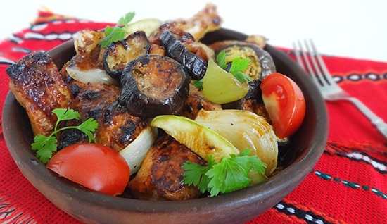 Курица с овощами в мацони на кеци