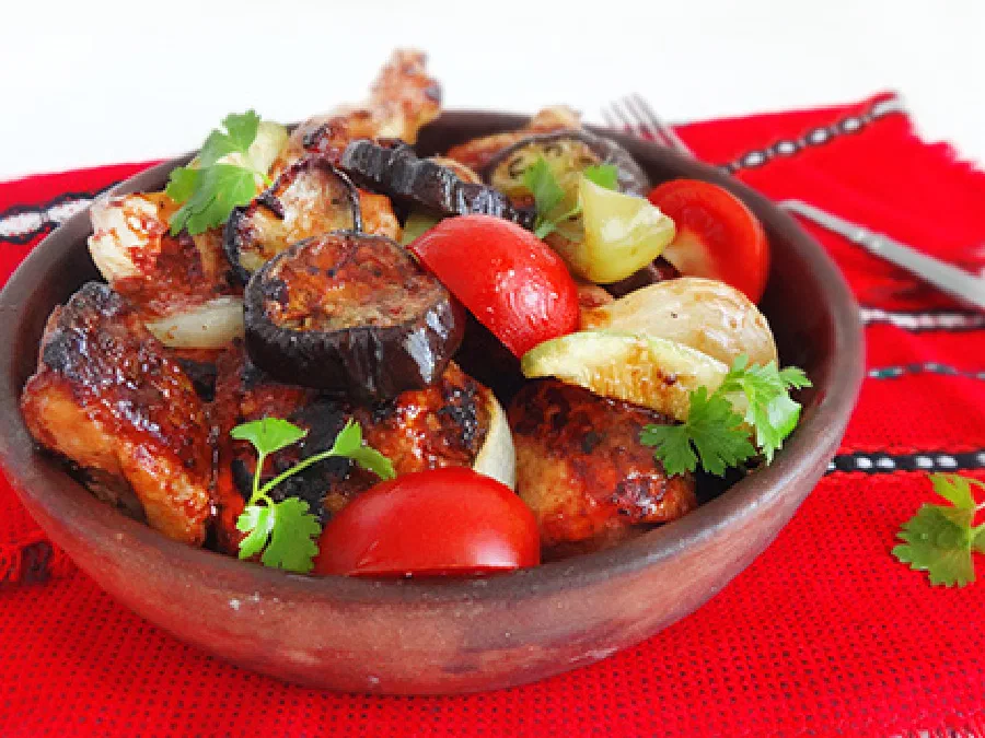 Курица в мацони жареная с овощами на кеци (Roasted Chicken in Yoghurt with Vegetables)