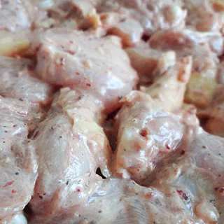 Курица в мацони жареная с овощами на кеци (Roasted Chicken in Yoghurt with Vegetables)