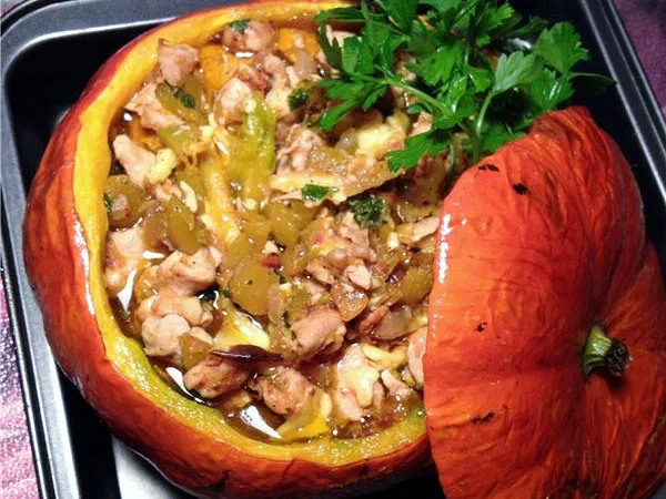Курица запеченная в тыкве