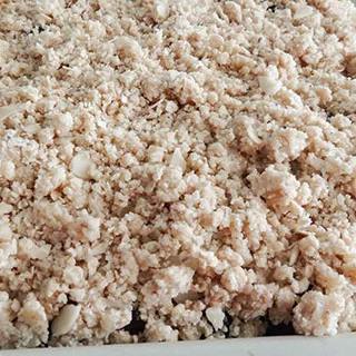 Летний крамбл (Summer Crumble with Almonds and Оatmeal)