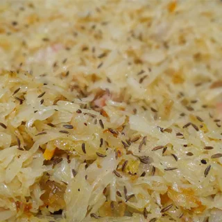 Лежень – картофельный пирог с кислой капустой (Sauerkraut Potato Pie)