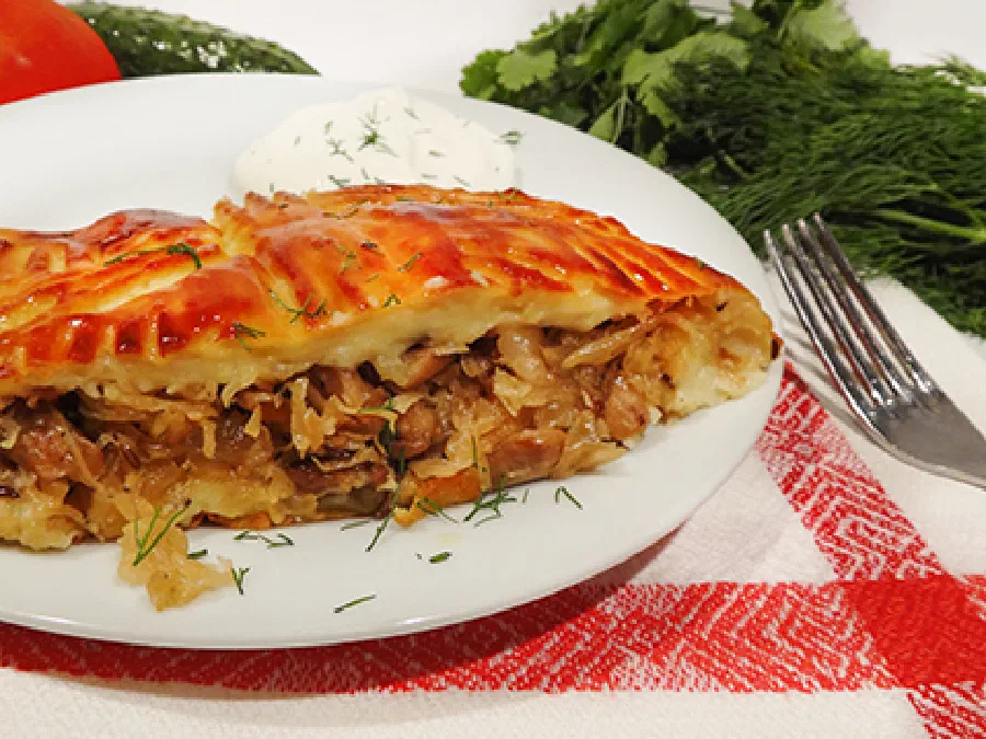 Лежень – картофельный пирог с кислой капустой (Sauerkraut Potato Pie)