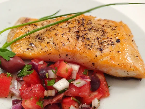 Лосось с овощами (Salmon with Tomato and Olives)