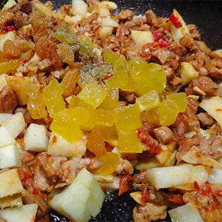 Мексиканский перец в ореховом соусе (Chiles en Nogada)