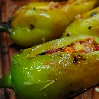 Мексиканский перец в ореховом соусе (Chiles en Nogada)