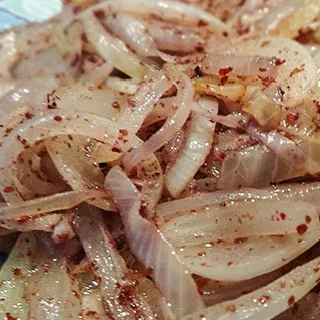 Мусахан – палестинская курица с сумахом и луком (Musakhkhan: Palestinian Sumac chicken )