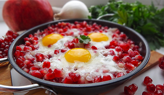 Azeri Sunny Side Up Eggs with Pomegranate – Nar numru