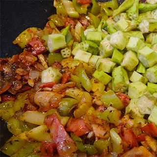 Окра по-луизиански (Louisiana Smothered Okra)